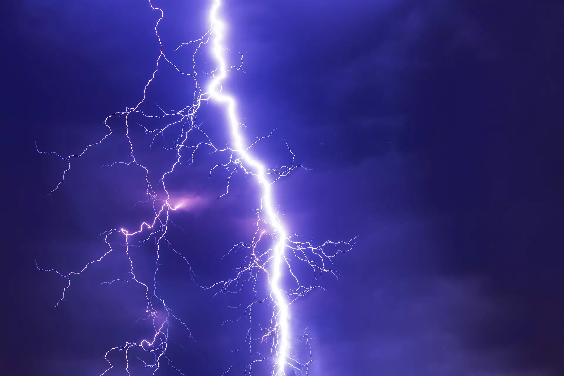 Bild zeigt einen spektakulären Blitz
