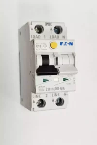 Bild zeigt einen digitalen LS/FI der Firma Eaton